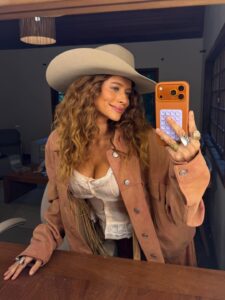 Actress Isadora Cruz HD Photos and Wallpapers February 2026