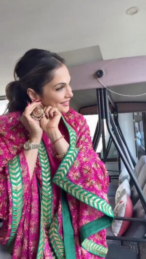 Isha Koppikar Instagram - Main Jahan Rahun
Main Kahin Bhi hu
Bollywood mere saath hai ❤️
#BollywoodVibes #BollywoodSoul #HindiCinema #desiatheart