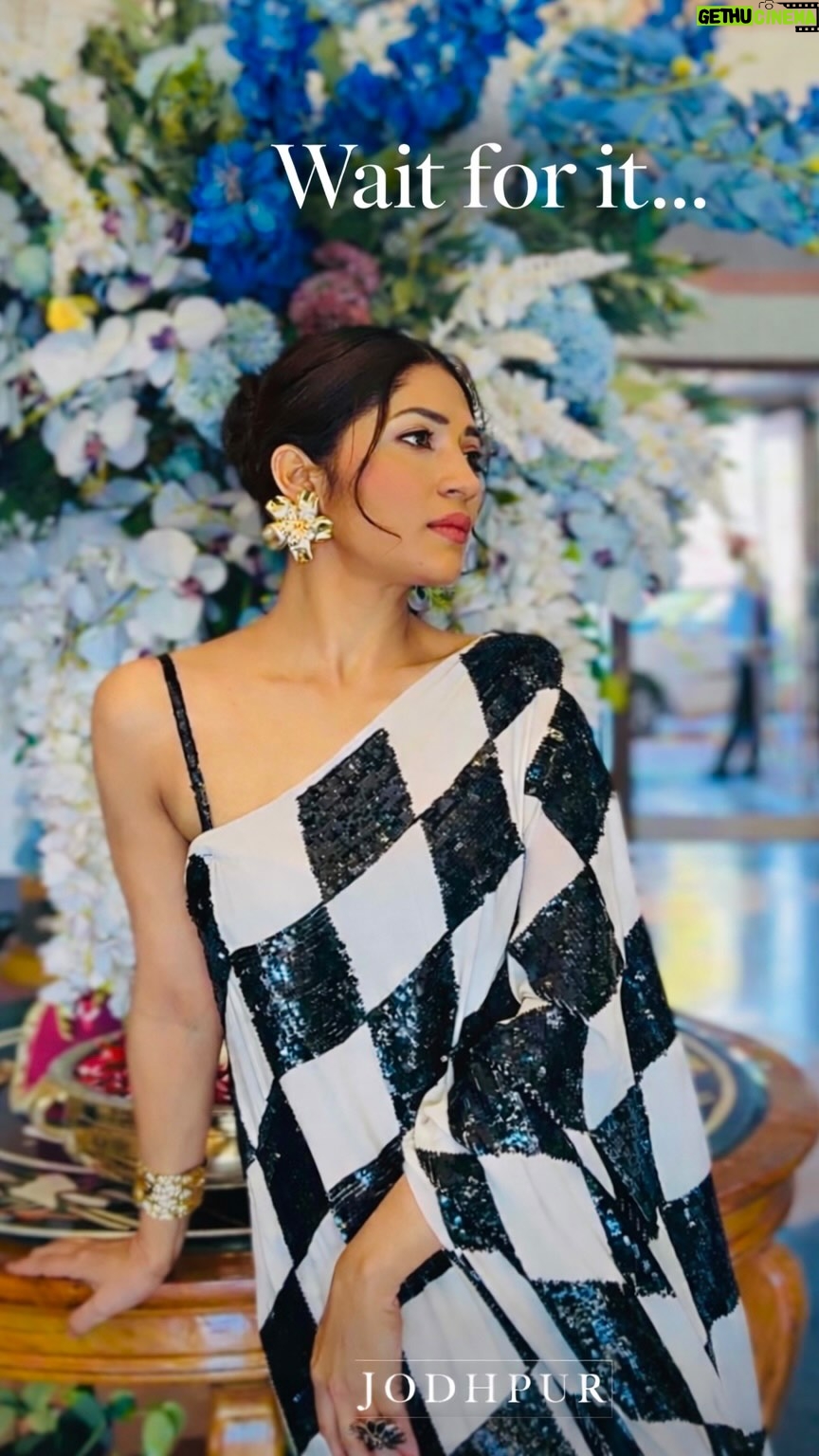 Iti Acharya - 845 Likes - She didn’t turn to be seen
She turned because she was already noticed 

Saree by @missmomo.in 
Style by @beingstyl 
MUA @bhumiiimakeovers 

#elegantstyle #highfashion #timelessstyle #creatorsofindia