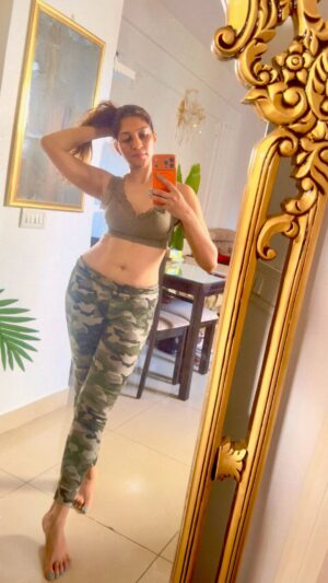 Iti Acharya Instagram - No I will not meet you for dinner or drinks and here is why 

#fitness but My way #selfgrowth Don’t compare 
#healthyhabits no compromise #consistency is the 
#bestworkout