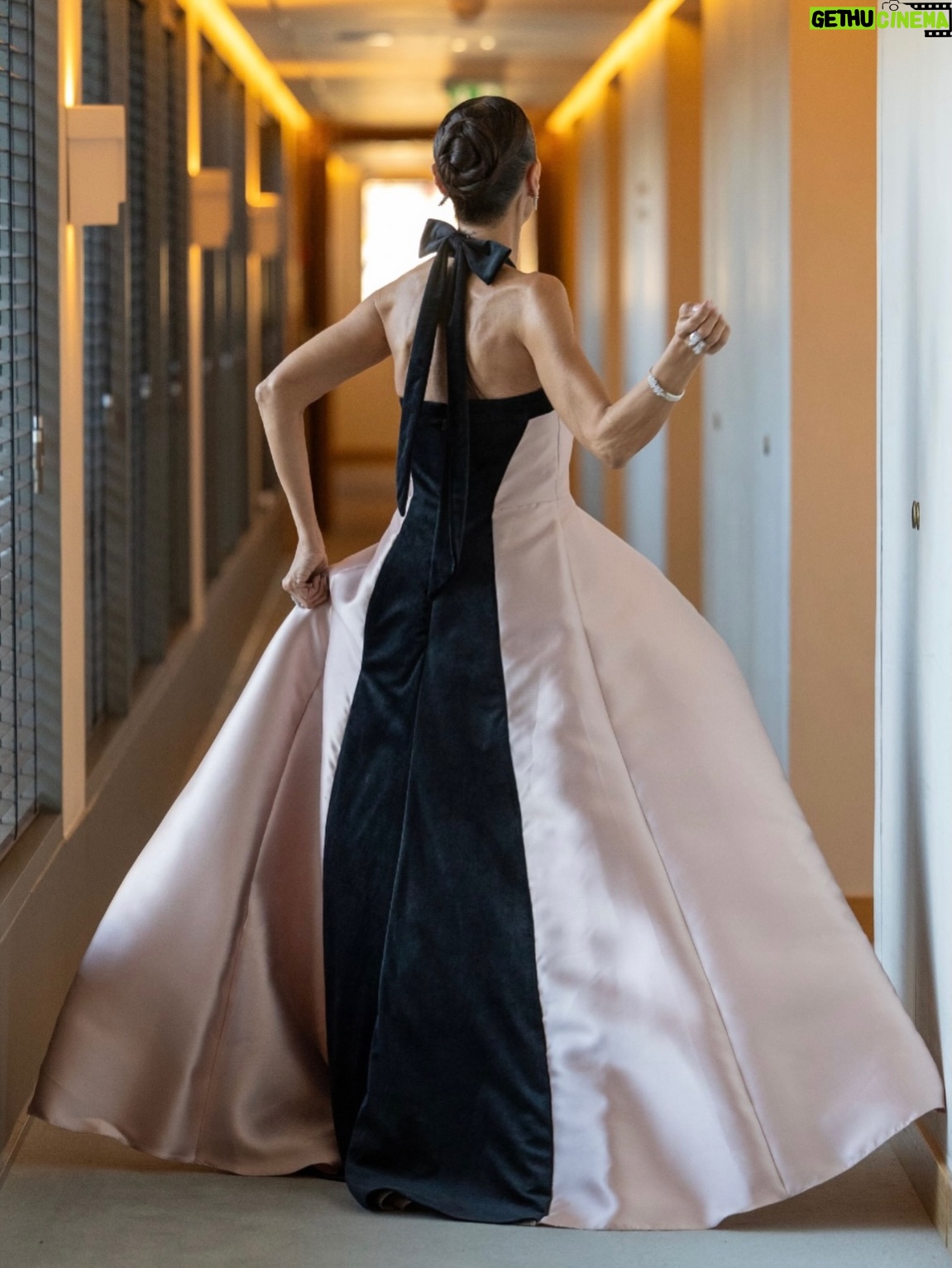 Iva Domingues - 9K Likes - Gala 33 Aniversário @tvioficial 🍰🥂

Styling @goncalomello 
Vestido @pronovias 
Make Up @martacruz_makeup_ 
Cabelo @maryjane.hairstylist 
Joias @terzihan @terzihan.lisboa 
Host @evolutionhotels 
Fotos @alexxcosta