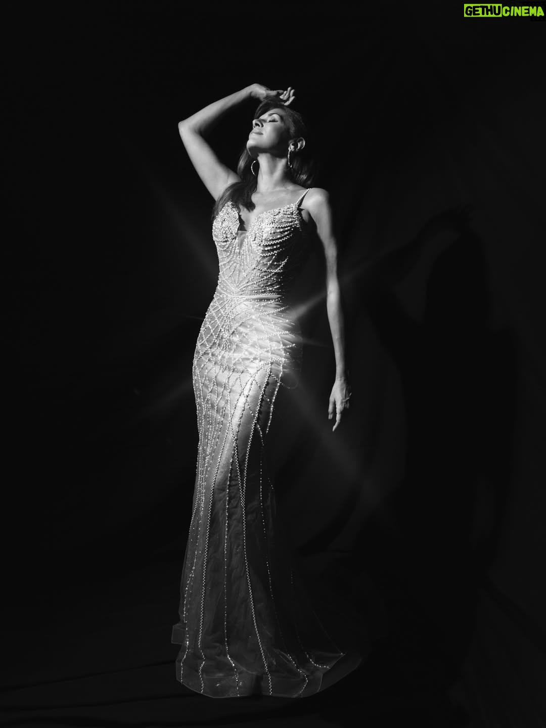Ivette Vergara - 27.5K Likes - Último look para la gran semana Peñaflorina
Vivimos música, talento, emprendedores, familias completas disfrutando, bailando y una energía increíble en este festival☄️
Gracias por el cariño, por la vibra y por hacer de esos días un recuerdo que queda para siempre 💙

Vestido: @vestidosunique 
Maquillaje y peinado: @tyaredreyer 
Pelo y uñas: @elevenstudioladehesa 
Fotos: @nelsssonrafael