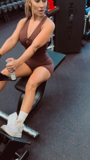 Jackie Guerrido Instagram - Just move. Live loud!! Muévete. Vive en grande!!! #healthy #life  #fitnessmodel 💃🏻