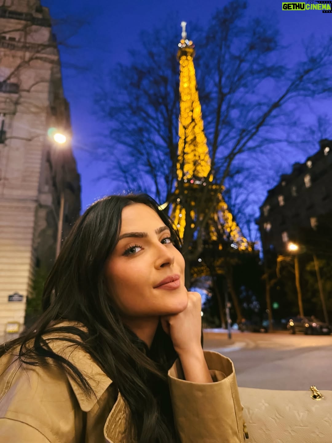 Jade Picon - 645.7K Likes - salut paris 🇫🇷