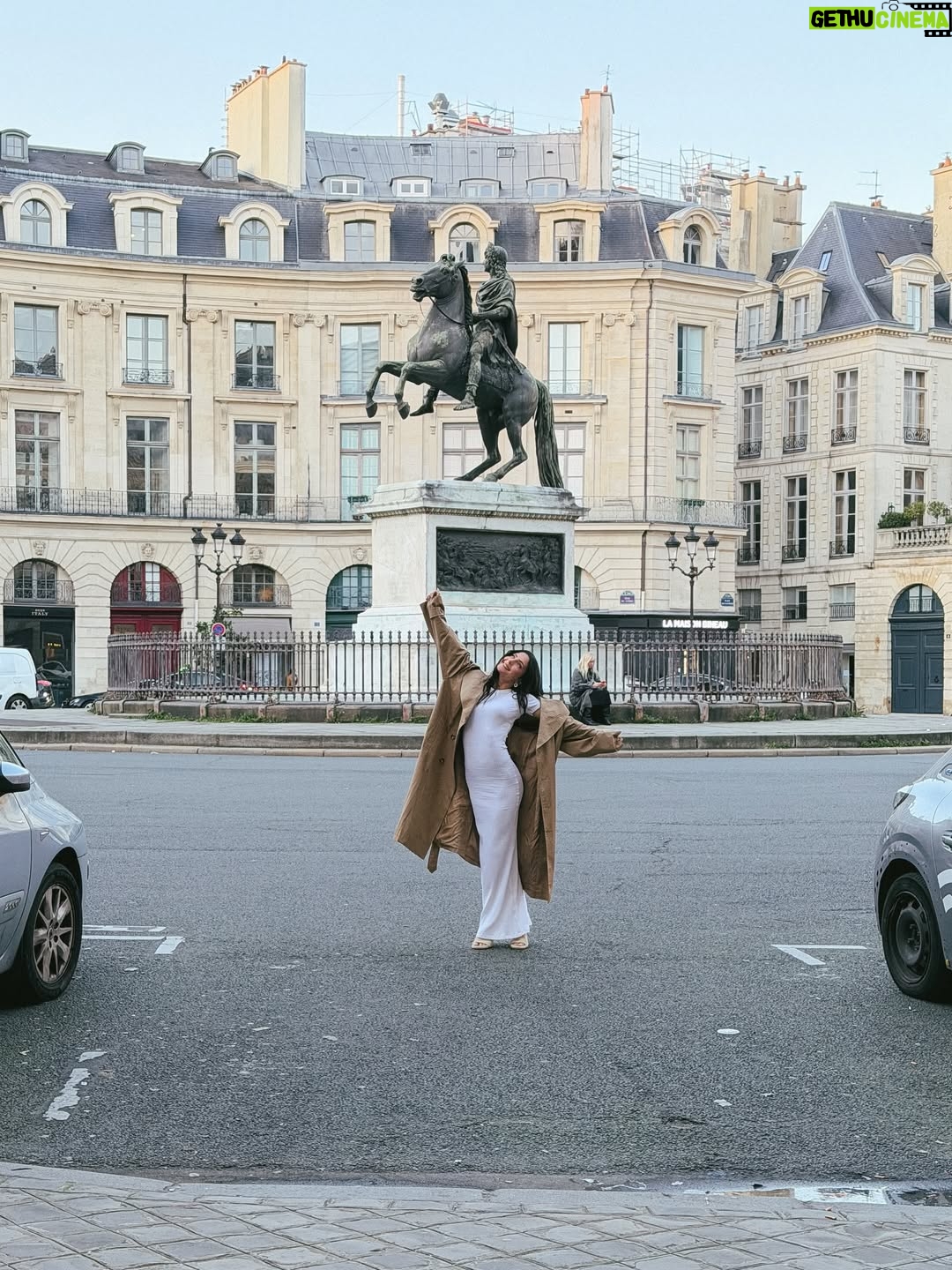 Jade Picon - 645.7K Likes - salut paris 🇫🇷