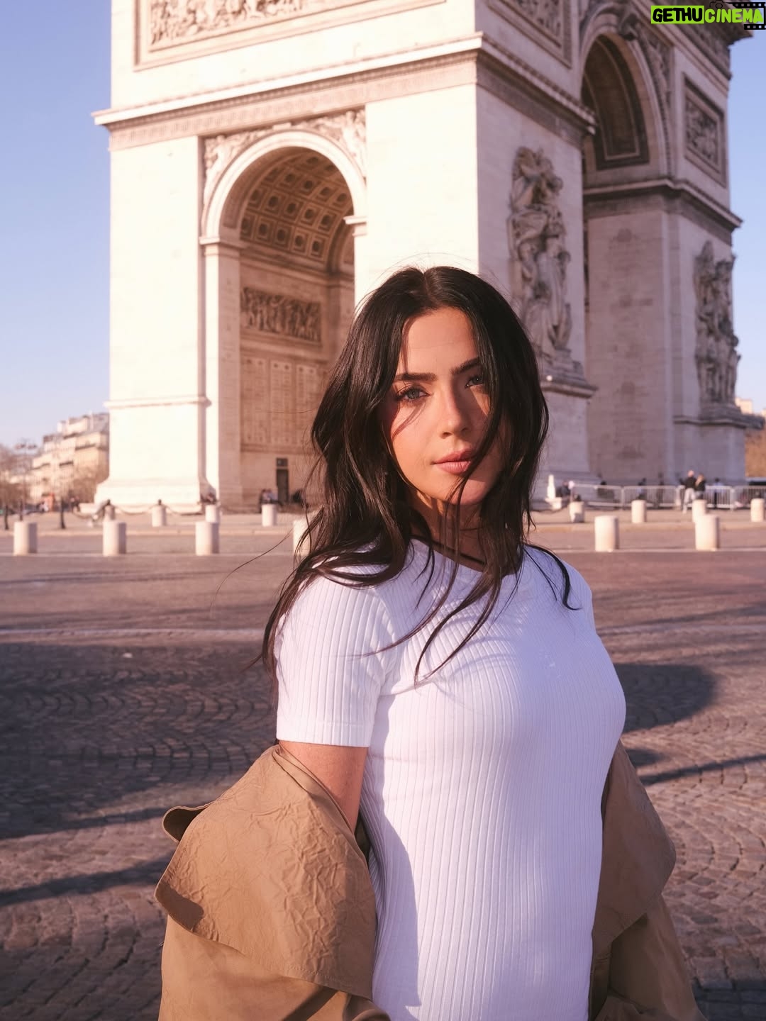 Jade Picon - 645.7K Likes - salut paris 🇫🇷