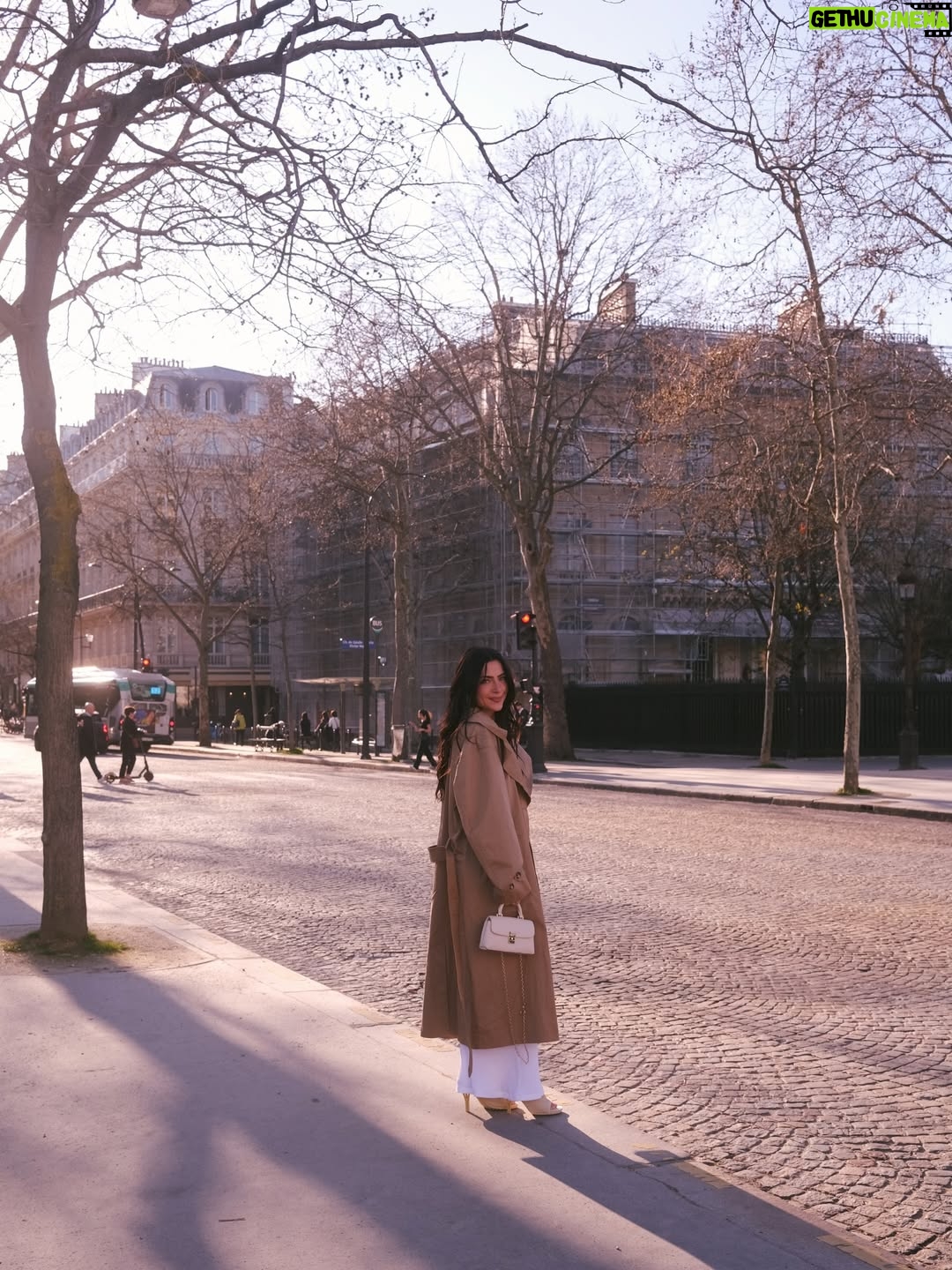 Jade Picon - 645.7K Likes - salut paris 🇫🇷