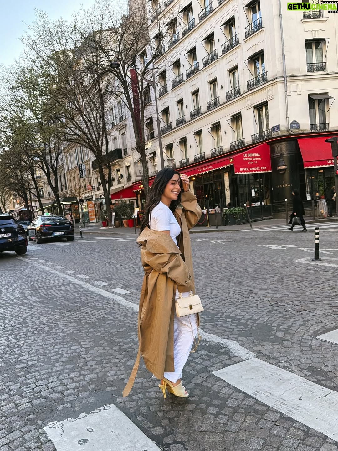 Jade Picon - 645.7K Likes - salut paris 🇫🇷