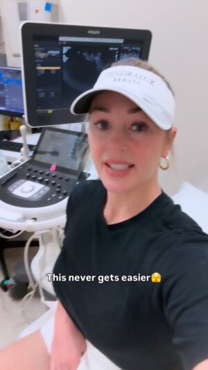 Jamie Otis Instagram - Getting a v@g ultrasound bc I’ve had very irregular bl**ding. My doc just wants to be sure it isn’t anything more serious than hormonal issues.🙏🏻

Honestly, I don’t know why I’m so shy considering I’ve had many, many ultrasound like this in my lifetime … but here I am all bashful and stuff🤪😅

I had a sweet friend pass from ovari@n cancer. She left behind a sweet little boy.😢 She would’ve LOVED to be there for more than just his first day of kindergarten (she passed a couple days after his first day of K).😢

I know she’d want me to encourage you to get your paps so since you’re here reading this, let this be your reminder.🙏🏻 I know it’s uncomfortable, but it’s worth it for your life.❤️

If you haven’t had your pap or an appointment recently, get get looked at girlfran!😘

RIP Sarah!😇 We love and miss you. @bare_minimum_momma