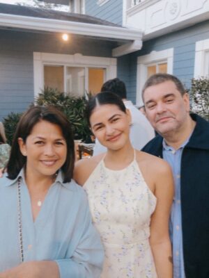 Janine Gutierrez Instagram - family day 🤍

congratulations uncle ken and sam!!!! Ken and I grew up together, along with all of mama's siblings and I'm so happy for him!!! celebrating you and your family always, Ken, Sam & Summer!! 🤍 🤍

also sinulit na namin ang chance na magpa-picture sa parents ala graduation. kita na kung sino ang kamukha nino!!!! so grateful to always celebrate and spend time with both of you, mama and papa :)