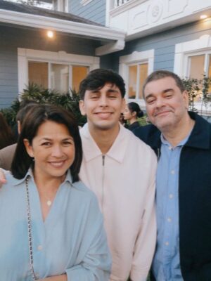 Janine Gutierrez Instagram - family day 🤍

congratulations uncle ken and sam!!!! Ken and I grew up together, along with all of mama's siblings and I'm so happy for him!!! celebrating you and your family always, Ken, Sam & Summer!! 🤍 🤍

also sinulit na namin ang chance na magpa-picture sa parents ala graduation. kita na kung sino ang kamukha nino!!!! so grateful to always celebrate and spend time with both of you, mama and papa :)