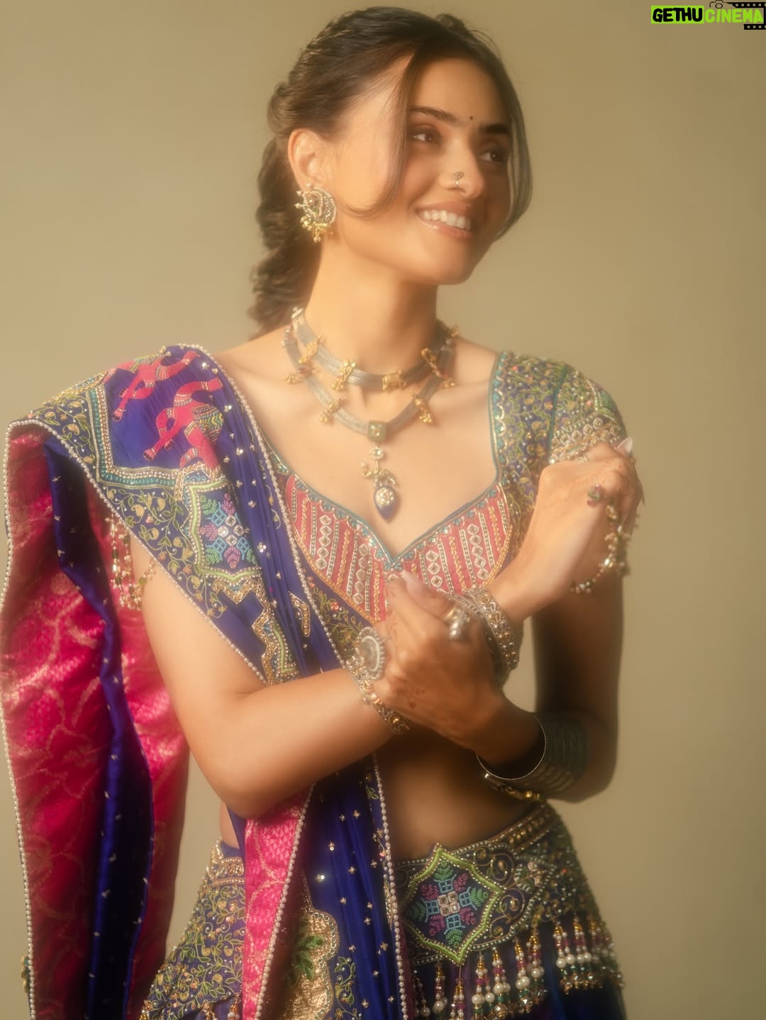 Janki Bodiwala - 190.4K Likes - Gujarati wedding are the best 🤌🏻
Styled by @idivyeshtalaviya
HMU - @aanalsavaliya 
Outfit by @samta_gaudani
Jewellery by @aham_jewellery
Captured by @deepjoshiii_ 
Styling Team @styledbydivyesh @vaidehi1312