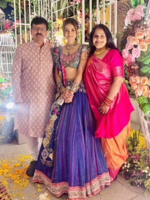 Janki Bodiwala Instagram - Gujarati wedding are the best 🤌🏻
Styled by @idivyeshtalaviya
HMU - @aanalsavaliya 
Outfit by @samta_gaudani
Jewellery by @aham_jewellery
Captured by @deepjoshiii_ 
Styling Team @styledbydivyesh @vaidehi1312