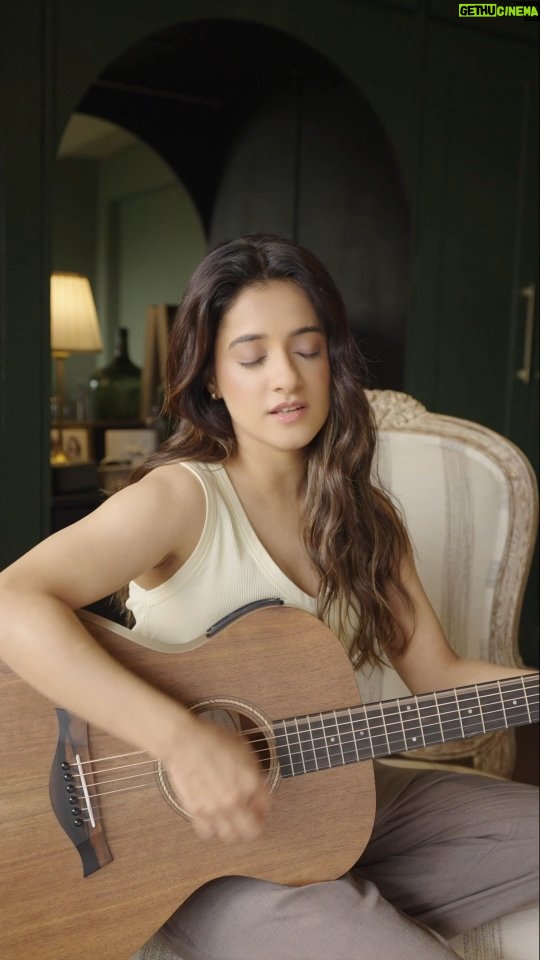 Jasleen Royal - 448.6K Likes - Tum bin soona ghar lagta hai 🌊🥀
Say what you never got to say. Tap the Koi Naam banner & make your reel.