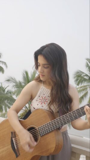 Jasleen Royal Instagram - Which line from Koi Naam feels like it was written for you? 🌹
Thank you for all the love 🫶