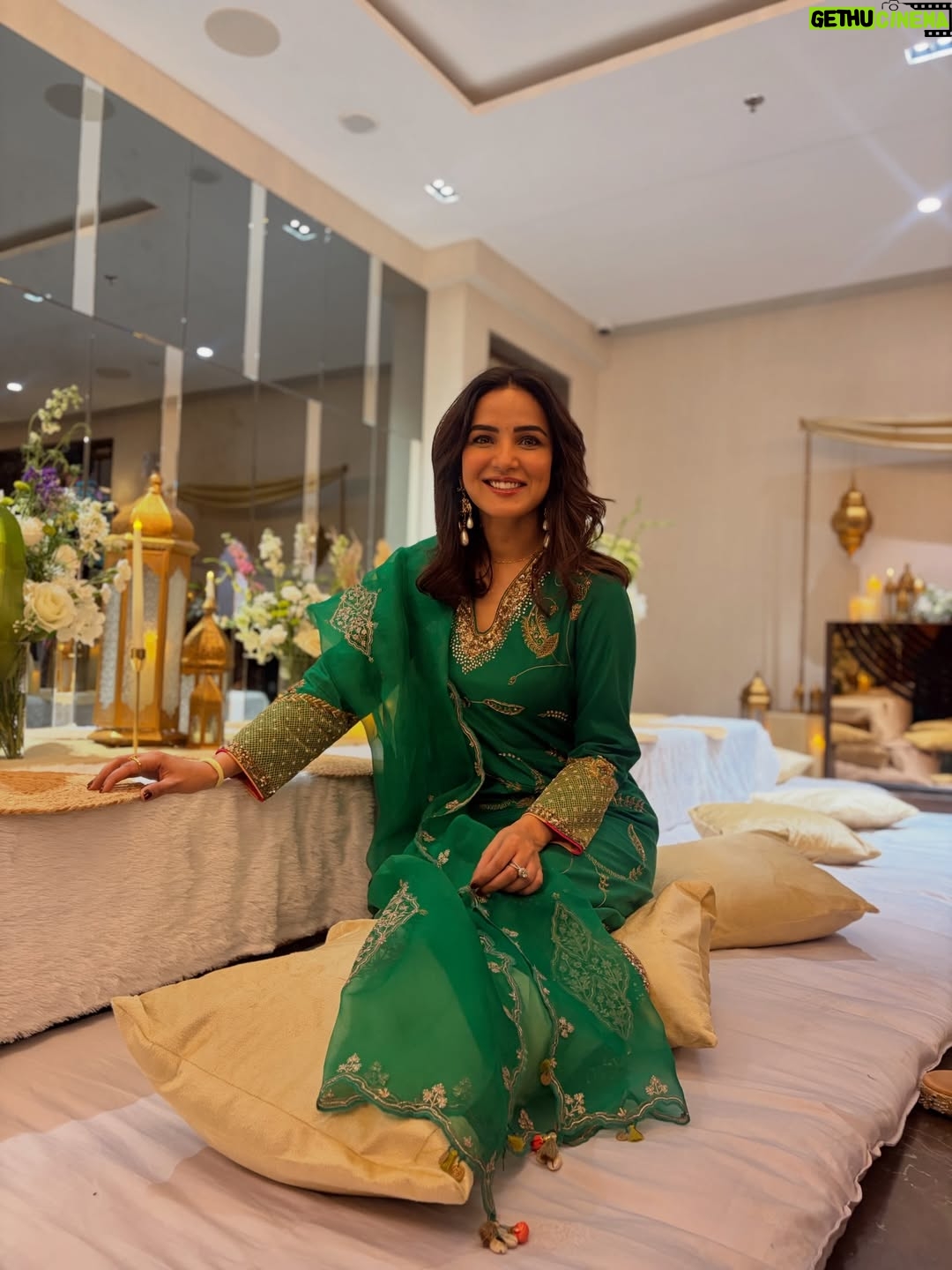 Jasmin Bhasin - 580.7K Likes - An evening for love and peace 🤍

Wearing @rajiramniq