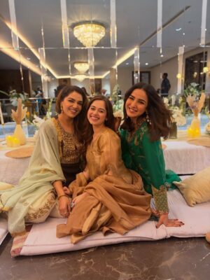 Jasmin Bhasin Instagram - An evening for love and peace š¤
Wearing @rajiramniq