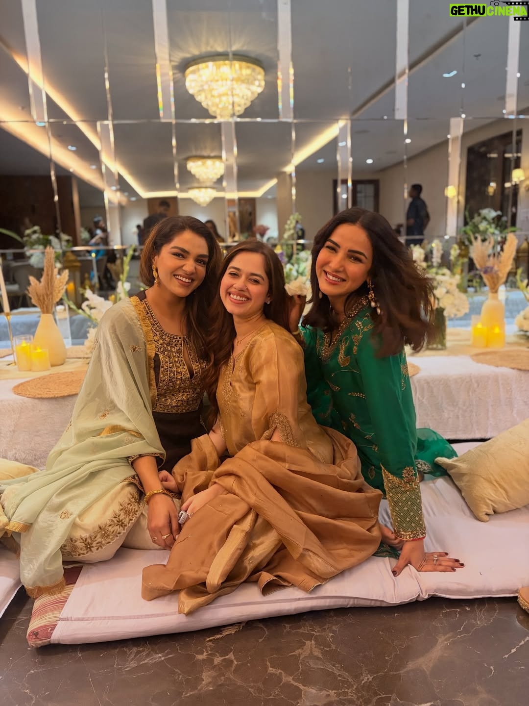 Jasmin Bhasin - 580.7K Likes - An evening for love and peace 🤍

Wearing @rajiramniq
