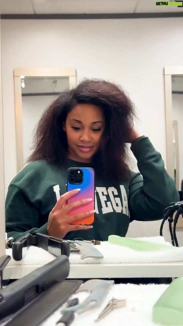Jasmine Luv - 28.1K Likes - New year, New hair 💁🏽‍♀️ @colorculturehairartistry 

#bob #hairstyles #boblife #longbob #lahair