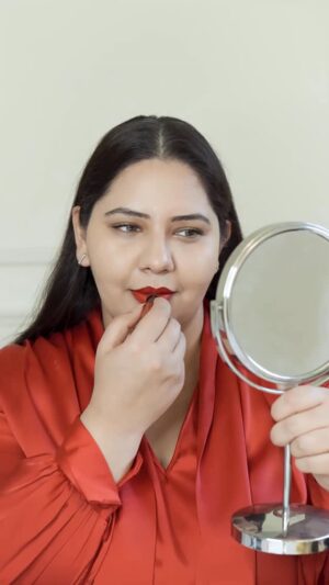Jasmine Sidhu Instagram - It’s Rubywoo season ♥️ 

(MAC Cosmetic, Rubywoo, Red lipstick)
#maccosmetics #maccosmeticindia #redlipstick #macfoundation