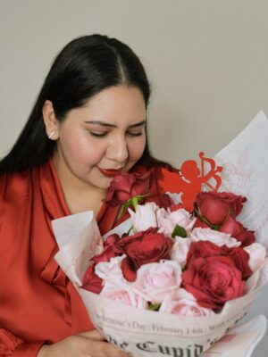 Jasmine Sidhu Instagram - a moment, in red. 

(Valentine’s Day, Valentines Cupid , red, red rose) 
#valentinesday #redrose #redvelvetcake #redbouquet