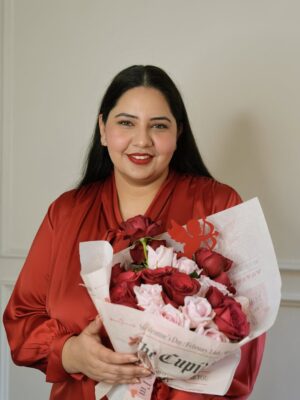 Jasmine Sidhu Instagram - a moment, in red. 

(Valentine’s Day, Valentines Cupid , red, red rose) 
#valentinesday #redrose #redvelvetcake #redbouquet