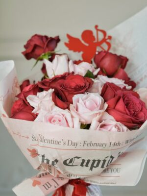 Jasmine Sidhu Instagram - a moment, in red. 

(Valentine’s Day, Valentines Cupid , red, red rose) 
#valentinesday #redrose #redvelvetcake #redbouquet