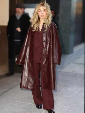 Jennette McCurdy Instagram - i love these looks from the Half His Age press tour 💜

styling @jamesyardley 
styling asst. @danikleinmanstylist @ruby__elizabeth @rachelzloo 
hair @_hairbylaurie 
mua @meredithbaraf