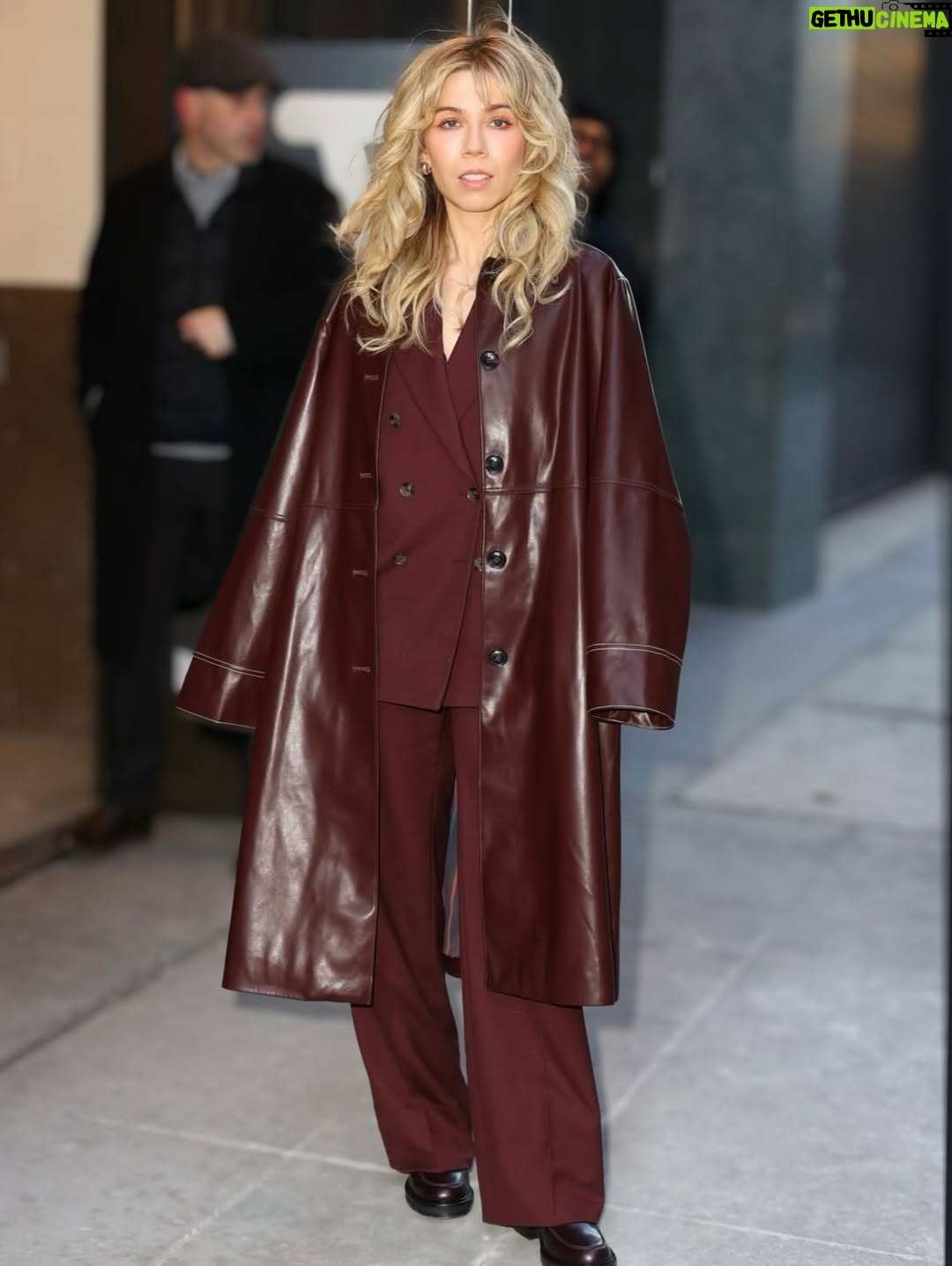 Jennette McCurdy - 331.9K Likes - i love these looks from the Half His Age press tour 💜

styling @jamesyardley 
styling asst. @danikleinmanstylist @ruby__elizabeth @rachelzloo 
hair @_hairbylaurie 
mua @meredithbaraf