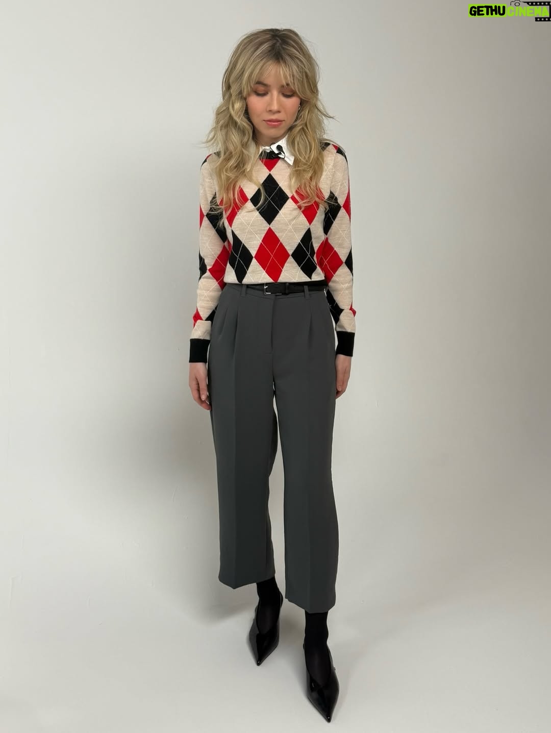 Jennette McCurdy - 331.9K Likes - i love these looks from the Half His Age press tour 💜

styling @jamesyardley 
styling asst. @danikleinmanstylist @ruby__elizabeth @rachelzloo 
hair @_hairbylaurie 
mua @meredithbaraf