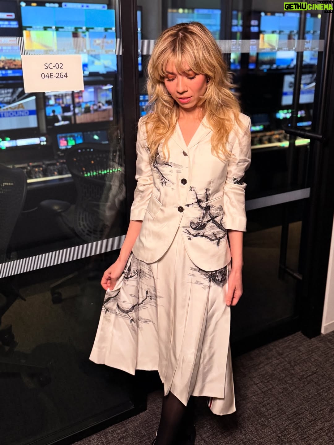 Jennette McCurdy - 331.9K Likes - i love these looks from the Half His Age press tour 💜

styling @jamesyardley 
styling asst. @danikleinmanstylist @ruby__elizabeth @rachelzloo 
hair @_hairbylaurie 
mua @meredithbaraf
