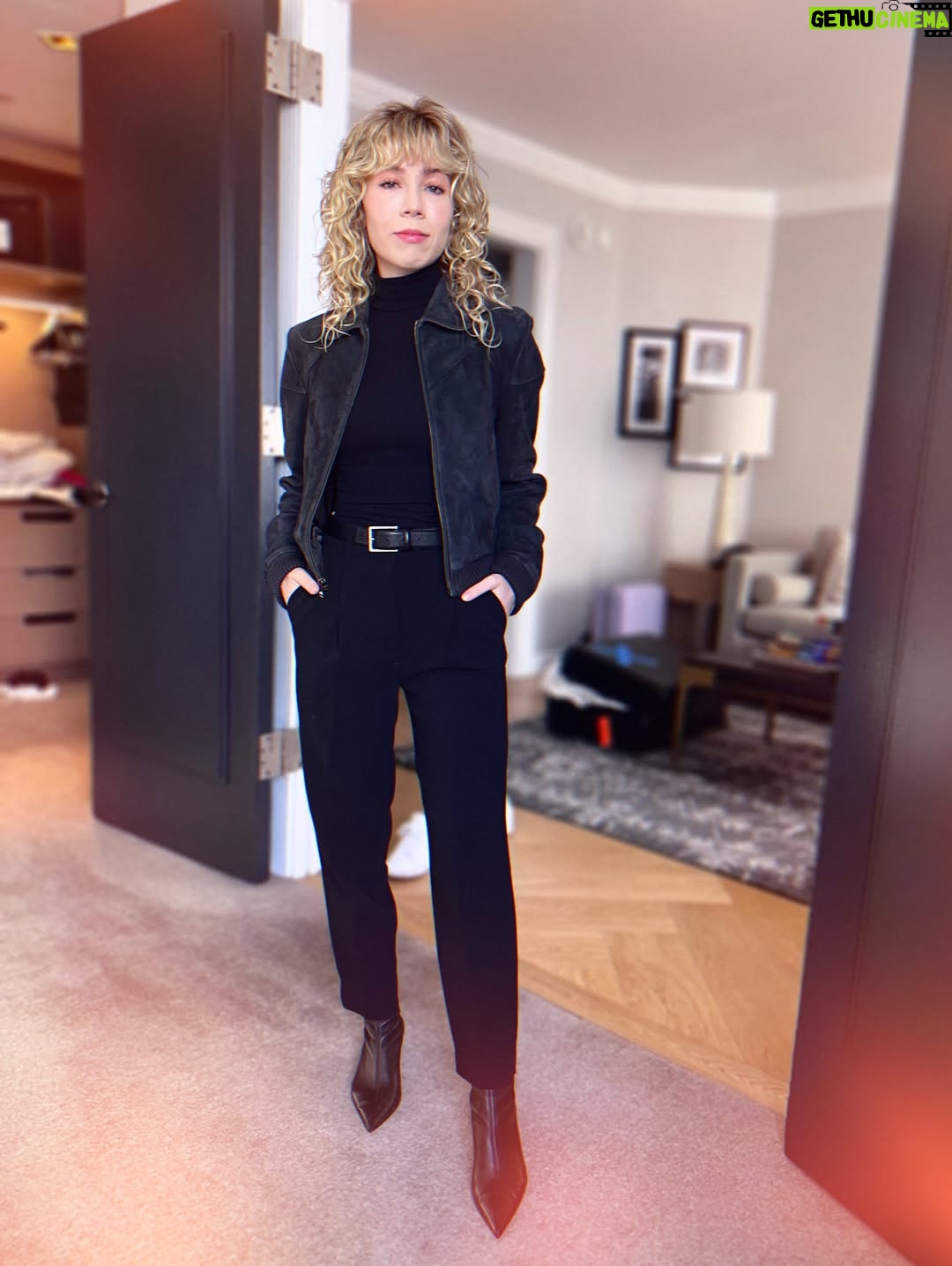 Jennette McCurdy - 331.9K Likes - i love these looks from the Half His Age press tour 💜

styling @jamesyardley 
styling asst. @danikleinmanstylist @ruby__elizabeth @rachelzloo 
hair @_hairbylaurie 
mua @meredithbaraf