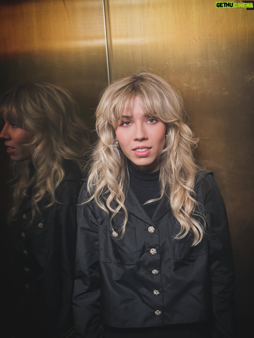 Jennette McCurdy - 331.9K Likes - i love these looks from the Half His Age press tour 💜

styling @jamesyardley 
styling asst. @danikleinmanstylist @ruby__elizabeth @rachelzloo 
hair @_hairbylaurie 
mua @meredithbaraf