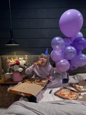 Jennette McCurdy Instagram - thank you for making Half His Age a New York Times and Sunday Times bestseller !!
seeing how you resonate with it and love it and see your past self in waldo is so meaningful to me. thank you. and most of all, thank you to @blazepizza and @jeffprobst. <blows conch horn>