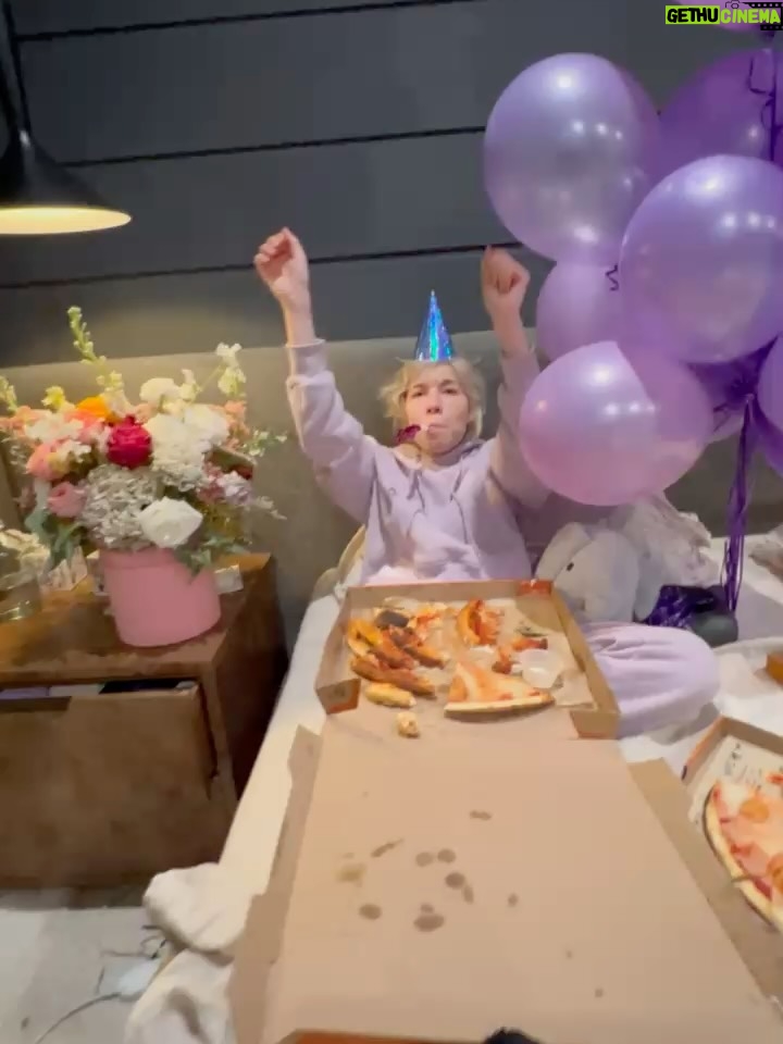 Jennette McCurdy - 784.3K Likes - thank you for making Half His Age a New York Times and Sunday Times bestseller !!
seeing how you resonate with it and love it and see your past self in waldo is so meaningful to me. thank you. and most of all, thank you to @blazepizza and @jeffprobst. <blows conch horn>