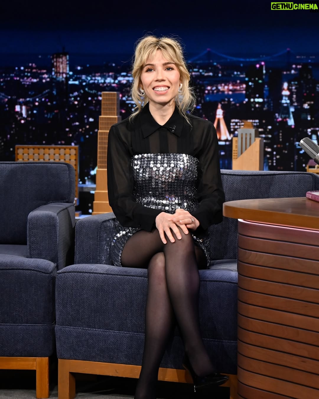 Jennette McCurdy - 182.2K Likes - @jennettemccurdy stops by to talk her new novel Half His Age tonight! #FallonTonight

📷 @toddowyoung