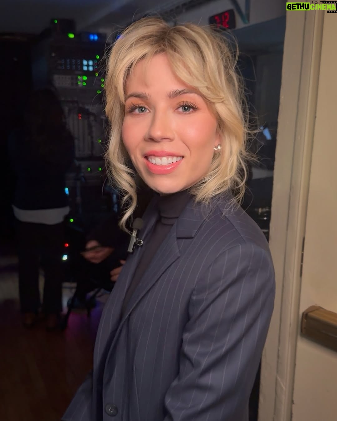 Jennette McCurdy - 109.7K Likes - new york city, what an amazing night we had. such a great way to kick off book tour. dc, ann arbor, and chicago sold out, but there are a few tickets left for tonight in houston   los angeles. hope to see you there. 

half his age is officially out in the world. wow. i’m so grateful for all the love i’ve received. seeing how quickly you’ve been reading and how much you connect with waldo is so meaningful to me. love you all 💜