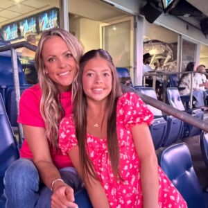 Jennie Finch Instagram - @megmoroney we are READY for you! Just hanging here on cloud 9! @rodeohouston @quantaservices