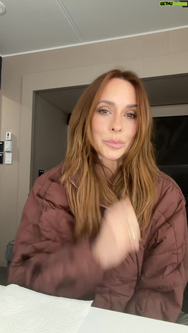 Jennifer Love Hewitt - 216K Likes - Time in the trailer because you got to work early. I have loved learning this song again. @jessiej I have always loved you! ❤️