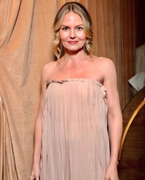 Jennifer Morrison Instagram - The dress, the people, the night.
@vanityfair
Dress: @akris
Jewelry: @sylvie_corbelin_paris
Hair: @marissa.marino
Make-up: @adambreuchaud