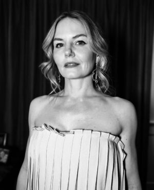 Jennifer Morrison Instagram - What they see vs. what I see (scroll for the magic makers ✨)
Vanity Fair and Amazon MGM Studios Awards Season 2026
Dress: @akris
Jewelry: @sylvie_corbelin_paris
Hair: @marissa.marino
Make-up: @adambreuchaud