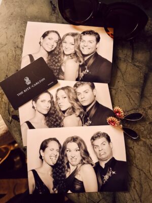 Jennifer Stone Instagram - 3…2…2025 📸✨
#photobooth #polaroid #girlsonfilm #happynewyear #2026