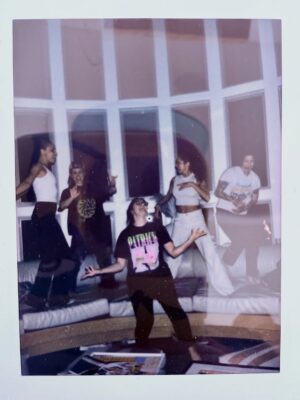 Jennifer Stone Instagram - 3…2…2025 📸✨
#photobooth #polaroid #girlsonfilm #happynewyear #2026