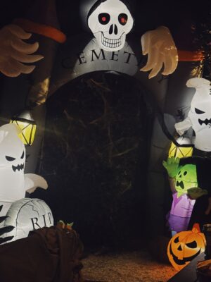 Jennifer Stone Instagram - “Until you’re known as a monster you’re not a star.” - Bette Davis
I miss October already.
#x #maxine #miagoth #bettedavis #halloween