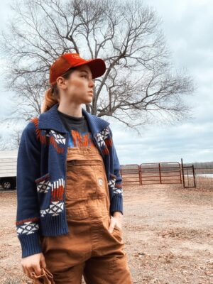 Jennifer Stone Instagram - December days 🎄🐄🌵
#december #photodump