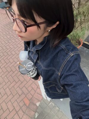 Jessica Ho Lok Yiu Instagram - 最近排緊舞台劇,每天都在發育!有興趣入場支持下!(《三一萬能合》)🍀🌱🌱