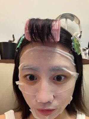 Jessica Ho Lok Yiu Instagram - 新年:貓貓 人人人人人 聽聽睇睇 彈彈唱唱 跑跑跑 諗諗諗諗諗諗諗諗諗諗諗諗諗諗諗諗諗諗 大嗌
此人充滿電去工作同修練了🆙🆙💪🏻