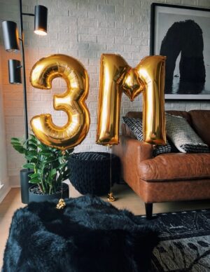 Jessica Lowndes Instagram - Woke up to 3M on 3/3… 🥹✨“Praying For Me” just hit 3 MILLION and my heart is so full! 🥹😆 Thank you from the bottom of my heart! 🔗 in bio! 

I absolutely love writing music! I made this project independently with the MOST incredible team of creatives and to see this song and video connect like this means so much! 

Thank you for every single view, share, message and moment you’ve spent with this song. I feel it all. ♥️♥️♥️