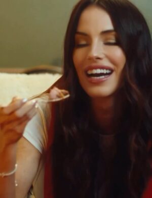 Jessica Lowndes Instagram - Woke up to 3M on 3/3… 🥹✨“Praying For Me” just hit 3 MILLION and my heart is so full! 🥹😆 Thank you from the bottom of my heart! 🔗 in bio! 

I absolutely love writing music! I made this project independently with the MOST incredible team of creatives and to see this song and video connect like this means so much! 

Thank you for every single view, share, message and moment you’ve spent with this song. I feel it all. ♥️♥️♥️