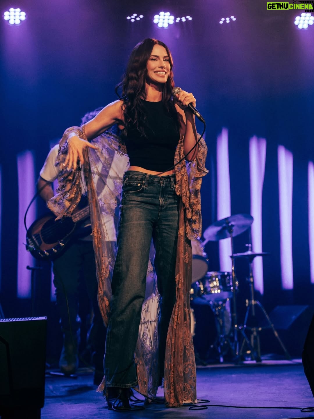 Jessica Lowndes - 2.2K Likes - 3 DAYS 🌻💫✨ My new song “Something There” drops THURSDAY at MIDNIGHT! 😁😆✨ #march20 #somethingthere #presave #linkinbio